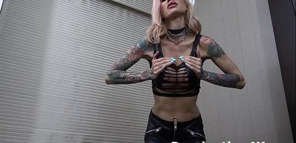 Serve Mistress Damazonia in chastity